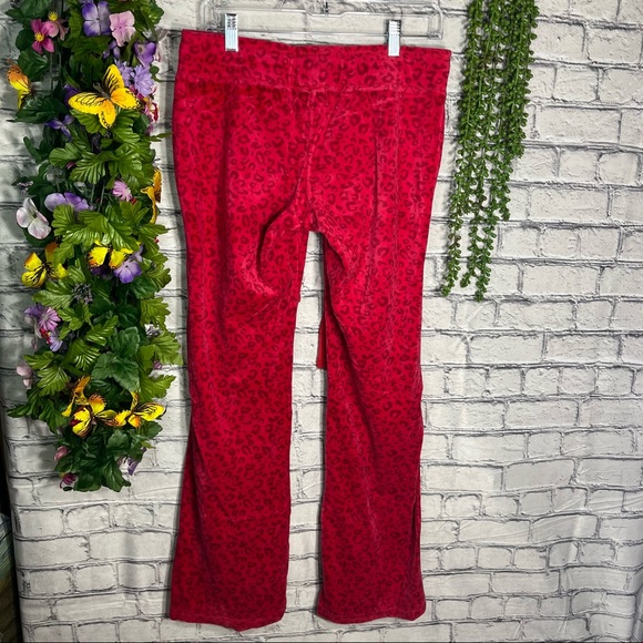 .,🌼3/$30🌼Red Leopard Printed Boot cut Velour Trackpants Size Large - Picture 10 of 16